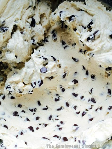 Chocolate Chip Cookie Dough Frosting Recipe. This frosting is AMAZING for topping brownies, cupcakes, cakes, bar cookies, etc. Cookie Dough Frosting, Brownie Toppings, Slow Cooker Desserts, Frosting Recipe, Clotted Cream, Cupcake Cake, Icing Recipe, Chocolate Chip Cookie Dough, Frosting Recipes