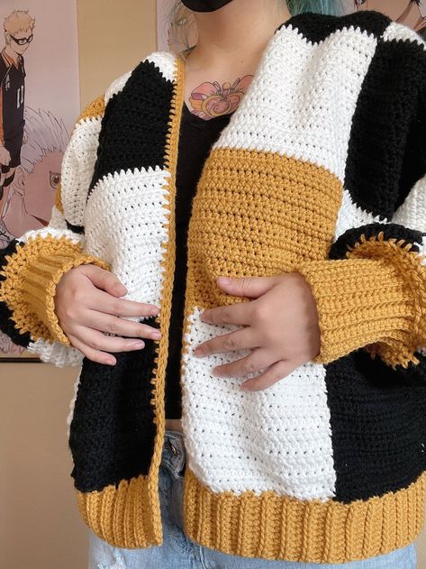 Crochet Patchwork Cardigan, Cardigan Pattern Crochet, Yarn Clothes, Crochet Top Outfit, Crochet Cardigan Sweater, Crochet Scarf Pattern Free, Patchwork Cardigan, Mode Crochet, Crochet Clothing And Accessories