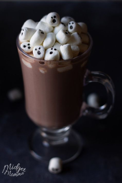 Halloween Hot Chocolate, Fun Halloween Drinks, Halloween Sleepover, Dessert Halloween, Postres Halloween, Jul Mad, Recetas Halloween, Bolo Halloween, Halloween Fest