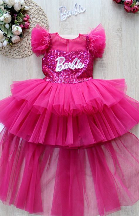 Barbie Bday Outfit, Barbie Tutu Outfit Birthday, Barbie Dress For Girls, Barbie Inspired Dress, Hot Pink Barbie, Barbie Theme Party, Anniversaire Diy, Barbie Inspired, Barbie Birthday Party