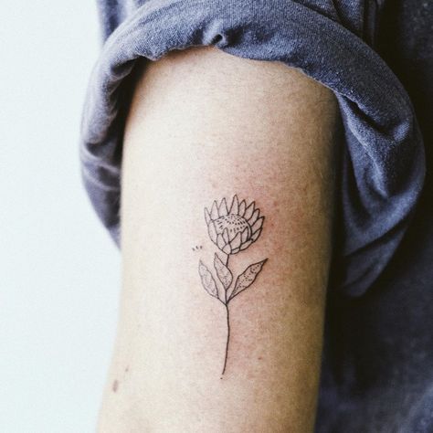 Protea Flower Tattoo, Protea Tattoo, Tattoo 2022, Tea Tattoo, Simple Heart Tattoos, Africa Tattoos, Australian Tattoo, Memento Vivere, Brush Tattoo