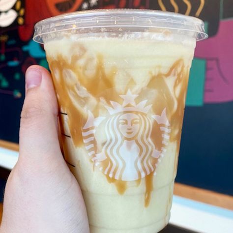 Starbucks Caramel Frappuccino, Caramel Apple Pie Recipes, Between Summer And Fall, Starbucks Fall Drinks, Taffy Apple, Apple Chai, Mini Caramel Apples, Starbucks Order, Caramel Frappuccino