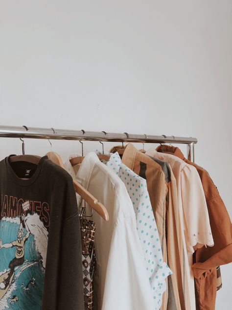 Thrifting Background, Thrift Picture Ideas, Thrifted Clothes Photography, Clothing Store Ig Feed Ideas, Reselling Clothes Photos, Thrift Clothes Photography, Thrift Store Photoshoot, Bazar Aesthetic, Boutique Content