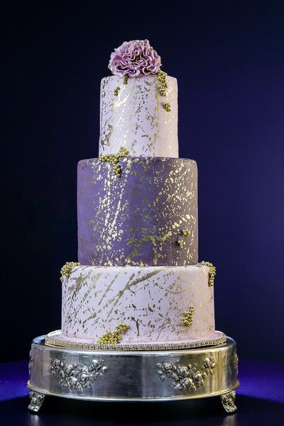 Free form, hand painted, gold metallic design on plum and lavender fondant with gold bead clusters by www.mydaughterscakes.com Wedding Decorations Lavender, Wedding Cakes Gold, Quince Cakes, Cakes Simple, Purple Wedding Cakes, Sweet 16 Cakes, 16 Cake, Purple Cakes, Crumble Cake