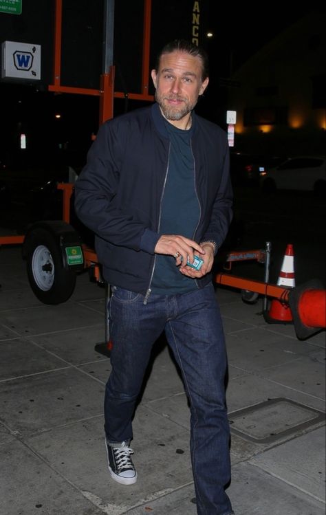 Charlie Hunnam Street Style, Charlie Hunnam 2022, Charlie Hunnam Outfit, Charlie Hunnam Style, Jax Teller, Charlie Hunnam, Streetwear Men, Old Money Style, Streetwear Men Outfits