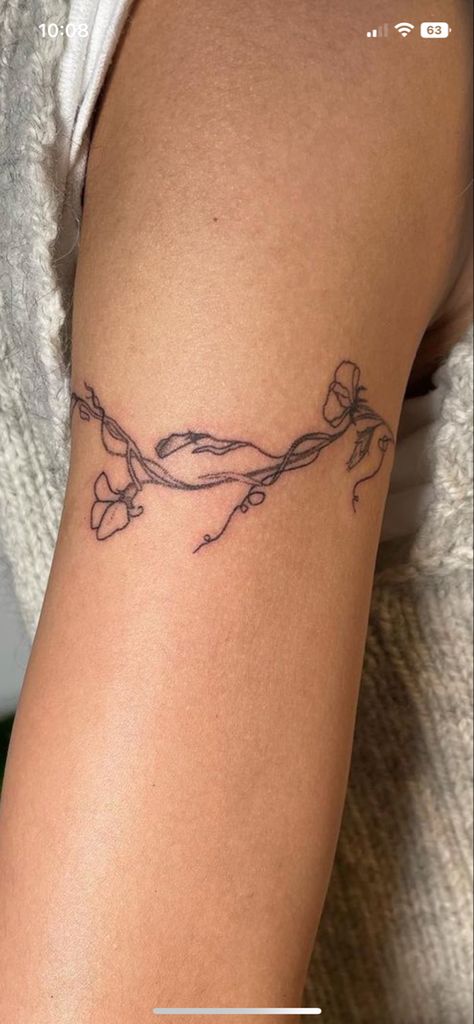 Sweet Pea Arm Tattoo, Sweet Pea Fine Line Tattoo, Sweet Pea Vine Tattoo, Sweet Pea Tattoo Design, Sweet Pea Flower Tattoos, Flower Wrap Tattoo, Morning Glory Flowers Tattoo, Sweat Pea Tattoo, Vine Arm Tattoo