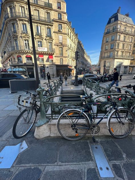 Paris Dump, Unfiltered Background, Paris Life, Catfish Girl, Europe Aesthetic, Parisian Vibes, Paris Photo, I Want To Travel, Paris Photos