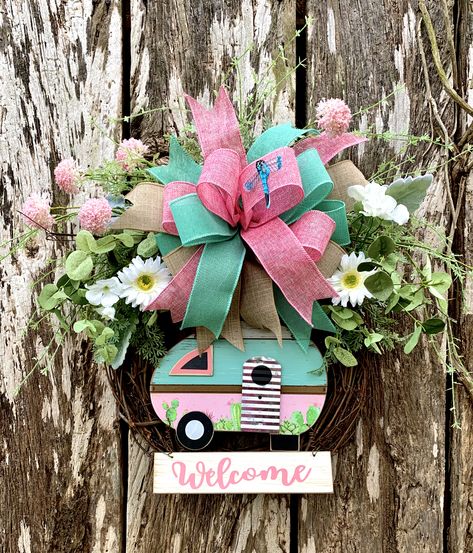 Decorations For Camper, Camper Wreath, Door Hangings, Spring Decorations, Front Door Wreaths, Summer Wreaths, Wreath Spring, Camping Glamping, Home Decor Crafts