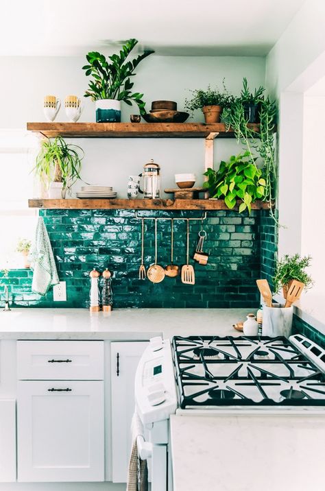 Kitchen Theme Ideas, Kitchen Decorating Ideas Themes, Abstract Kitchen, Cocina Diy, Kitchen Theme, Bohemian Kitchen, Themed Kitchen, Tile Trends, Kitchen Decorating Ideas