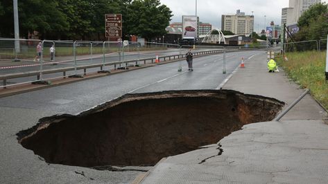 What Are Sinkholes and How Do They Work? Manchester City Centre, Dramatic Photos, Nature Of God, Natural Pond, City Centre, Natural Disasters, Manchester City, Nature Pictures, Geology