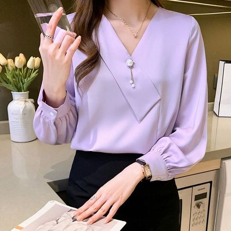 Top Classy Office wear blouse designs / ideas for business and working ladies #Officewear #blousesdesign #shirtsdesign #streetfashion #howtostyle #outfit #workwear #ideas #blouses #shirts #classyoutfit #WomensBlouses #shirtsForgirls #ChiffonShirts #TrendyFashion #designs #dailywear #outfitideas #woekOutfit Office Wear Blouse Designs, Office Wear Blouse, Classy Office Wear, Blouse Designs Ideas, Long Blouse Designs, Classy Office, Girly Style Outfits, Blouses Casual, Fashion Show Dresses