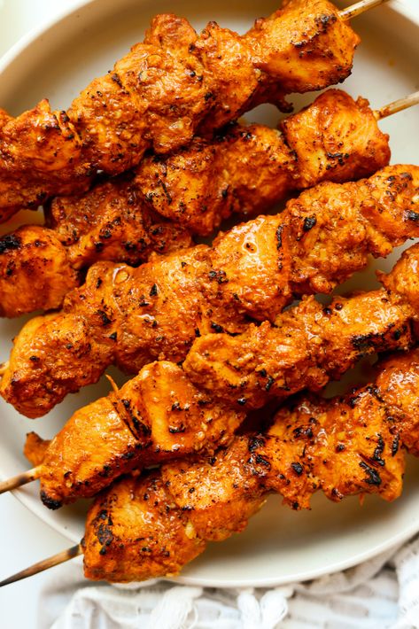 Tandoori Chicken Skewers - Moribyan Chicken Kebab Recipe, Chicken Skewer Recipe, Favorite Recipes Chicken, 30 Minute Dinners, Doner Kebab, Dinner Meal Prep, Chicken Kebabs, Favorite Chicken, Chicken Skewers