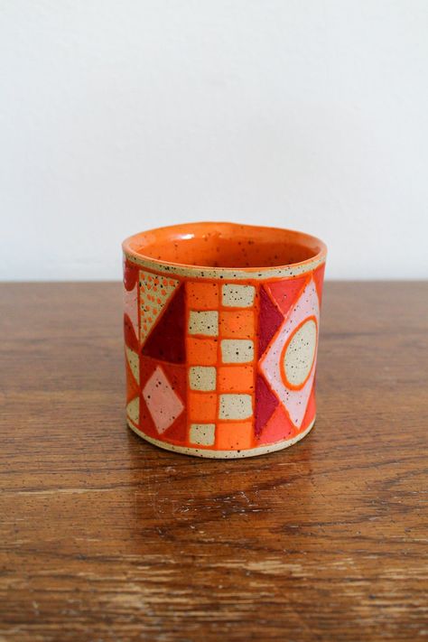 Cozy Colored Shapes | 11 oz di 2024 #Flower_Mug_Pottery #Hand_Painted_Vases_Pottery #Mug_Pottery_Ideas #80s_Pottery Fun Mugs Designs, Pop Art Ceramics, Cool Ceramic Mugs, 80s Pottery, Handmade Mugs Pottery, Eclectic Ceramics, Ceramics Sgraffito, Useful Pottery, Painted Florals