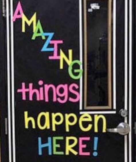 Amazing Things Happen Here, School Classroom Decoration, Frühling Diy, Spring Classroom Decorations, Spring Classroom Door, Diy Bulletin Board, Back To School Classroom, Spring Bulletin Boards, Spring Classroom