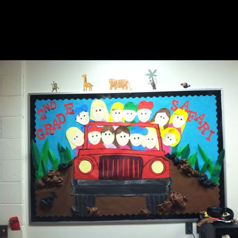 Second Grade Safari!  I used this bulletin board at the beginning of the year.  Each child in the jeep was made to resemble a student.... This is one of my all time favorites! Safari Bulletin Boards, Safari Theme Classroom, Kindergarten Bulletin Boards, Dr Seuss Classroom, Jungle Theme Classroom, Rainforest Theme, Seuss Classroom, Spring Bulletin Boards, Preschool Bulletin