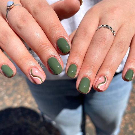 Nails By Charl on Instagram: “Ｇｒｅｅｎ ｉｓ ｔｈｅ ｎｅｗ ｂｌａｃｋ @glitterbels Custom mix - green queen, apple sour, white gloss Swagger Natural Nude Rubber Top Coat (Use code…” White And Green Aura Nails, Green Argyle Nails, Green Squiggly Nails, Khaki Nails, Green Queen, Mixed Greens, Top Coat, White Gloss, Green Nails