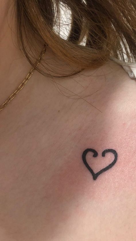 Lily's Heart Tattoo, Lily Bloom Heart Tattoo, Lily Bloom Tattoo It Ends With Us, Lilly Bloom Tattoo, Atlas Heart Tattoo, Lily Bloom It Ends With Us Tattoo, Lily Tattoo It Ends With Us, It Ends With Us Heart Tattoo, Jamais Plus Aesthetic