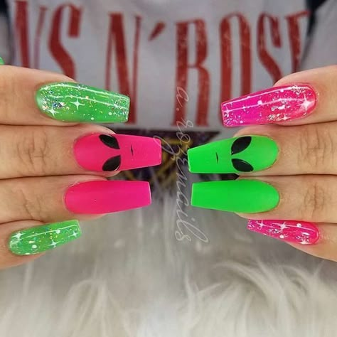 Nail Designs Alien, Neon Alien Nails, Pink Alien Nails, Simple Pride Nail Ideas, Neon Goth Nails, Alien Acrylic Nails, Alien Nails Acrylic, Blacklight Nails, Neon Acrylic Nails Designs