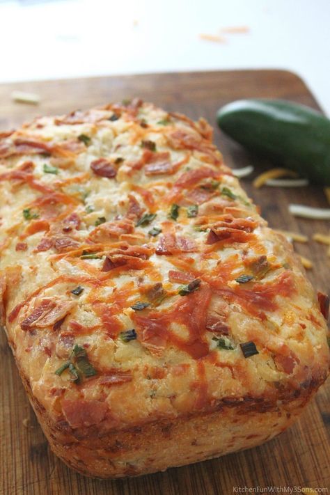 Jalapeno Cheese Bread Recipe Jalapeno Cheddar Bread, Garlic Naan Bread Recipe, Taco Sticks, Jalapeno Cheese Bread, Mexican Cornbread Recipe, Cheddar Bread, Honey Oat Bread, Savory Bread Recipe, Beer Bread Recipe