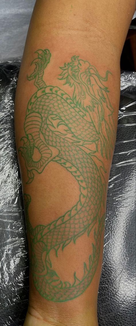 Black People Tattoos, Dragon Tattoo Meaning, Dragon Tattoo Ideas, Red Dragon Tattoo, Green Tattoos, Simple Tattoos For Guys, Bing Bong, Wicked Tattoos, Black Girls With Tattoos