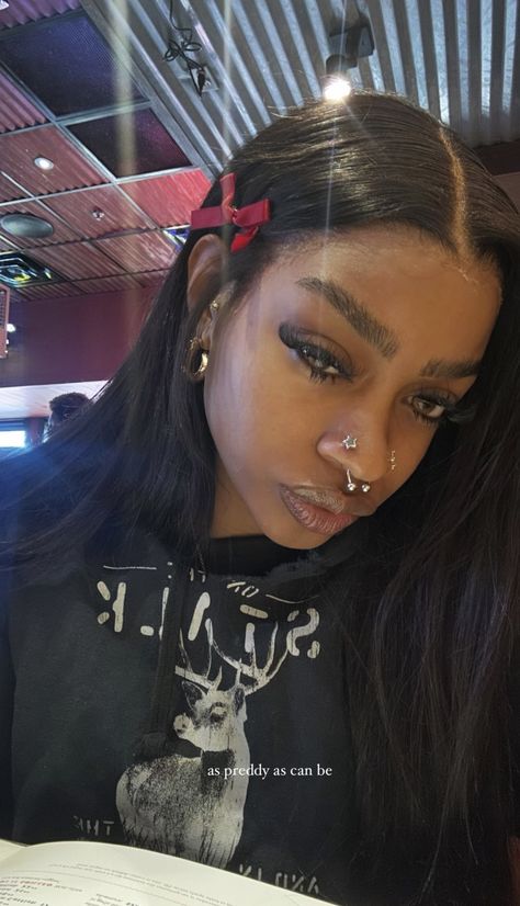 Vertical Labret Piercing Black Women, Piercing Black Women, Central Labret, Snake Eyes Piercing, Vertical Labret Piercing, Vertical Labret, Eye Piercing, Frog Eye, Labret Piercing