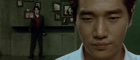 Cinematography Inspiration, Oldboy 2003, Film Composition, Cinematography Composition, Cinematography Lighting, Filmmaking Inspiration, Filmmaking Cinematography, Scene Drawing, Septième Art