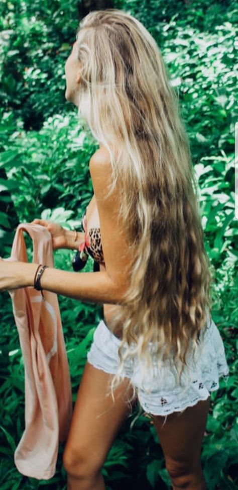 Surfer Girl Hair, Black Hair Green Eyes, Surf Hair, Surfer Hair, Summer Blonde Hair, Blonde Wavy Hair, Beachy Hair, Beach Wave Hair, Beach Hairstyles For Long Hair