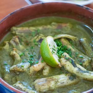 Paling in 't groen (Eel in green sauce) Eel Recipes, Green Sauce Recipe, Belgium Food, Belgian Cuisine, Belgian Food, Green Sauce, Belgian Waffles, Fabulous Foods, Fish And Seafood