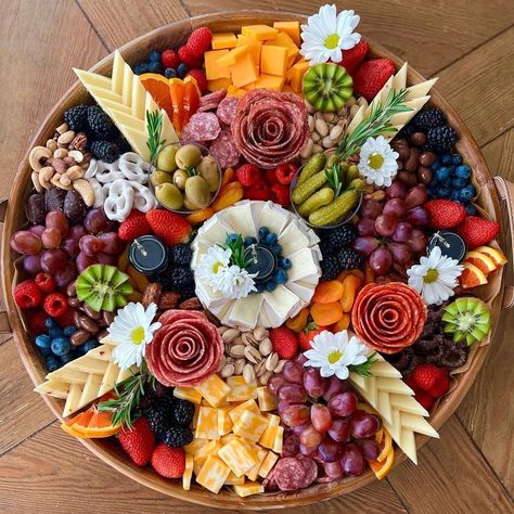 Fiesta Themed Charcuterie Board, Charcuterie Board Decorating Ideas, Large Circle Charcuterie Board, Bright Charcuterie Board, Carchuterie Board, Lemon Themed Charcuterie Board, Wedding Charcuterie Boards, Amazing Charcuterie Board, Bridal Charcuterie Board Ideas