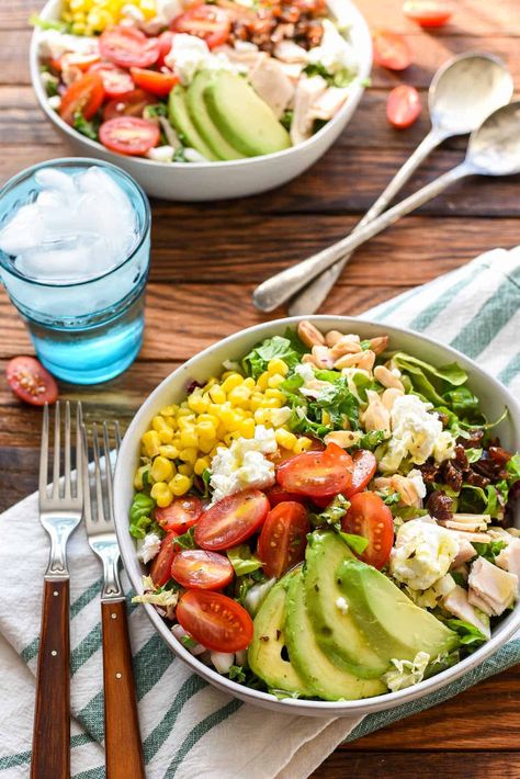 Copycat Northstar Chopped Salad with Goat Cheese and Dates Chopped Salad Recipes Copycat, Fresh Tomato Soup, Salad Diet, Chopped Salad Recipes, Deli Turkey, Leftover Rotisserie Chicken, Goat Cheese Salad, Big Meals, Chopped Salad