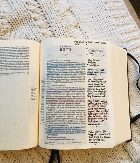 Ruth Aesthetic Bible, Ruth Bible Study Notes, Ruth Bible Journaling, Esther Bible Journaling, Messy Bible, Ruth Bible Study, Bible Reading Journal, Esther Bible Study, Ruth Bible