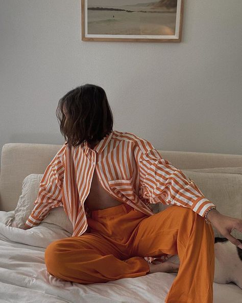 Stephanie Arant no Instagram: “Orange 🍊 @closedofficial” Colorful Outfits Spring, Minimalism Outfit, Colorful Summer Outfits, Creative Outfits, Cute Summer Outfit, Curated Closet, Monochromatic Outfit, Orange Outfit, Personal Style Inspiration