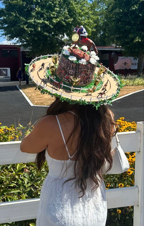 DIY creative Kentucky Derby horse racing hat How To Decorate Kentucky Derby Hat, Kids Derby Hat, Diy Derby Hats For Women, Diy Kentucky Derby Hat Ideas, Kentucky Derby Hats Diy Funny, Diy Derby Fascinator, Diy Derby Hat Ideas, Derby Hat Ideas, Derby Day Hats