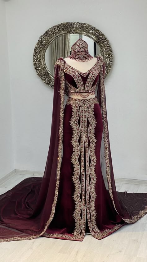 Kina Dress Turkish, Arabian Nights Prom Dress, Turkish Kaftan, Persian Dress, Glamorous Wedding Hair, Muslimah Wedding Dress, Angel Outfit, Fashion Design Patterns, Pakistani Fancy Dresses