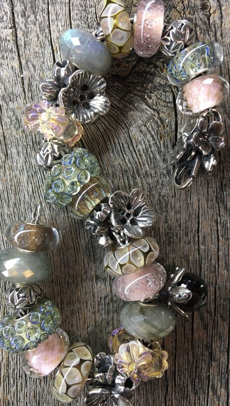 Make Beaded Bracelets, Pandora Bracelet Charms Ideas, Pandora Bracelet Designs, Trollbeads Bracelet, Troll Beads, Lampwork Bead Jewelry, Making Bracelets With Beads, Pandora Beads, Pandora Bracelet Charms