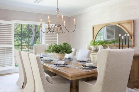 Fixer Upper | The Takeaways - A Thoughtful Place Joanna Gaines Dining Room, Fixer Upper Dining Room, Grass Cloth Wallpaper, Natural Dining Room, Dining Room Inspo, Charming Dining Room, Bohemian Ideas, Cloth Wallpaper, Neutral Dining Room