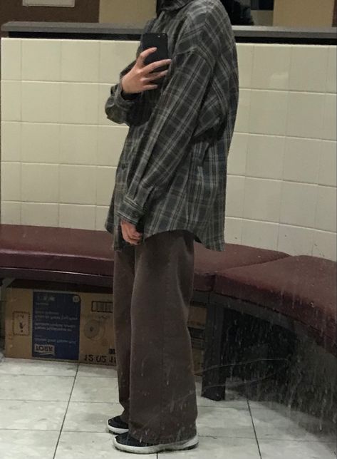 Shirts For Baggy Jeans, Flannels Outfit Men, Flannel Baggy Jeans Outfit, Baggy Homeless Style, Baggy Flannel Outfit Men, Baggy Brown Pants Outfit, Oversized Flannel Outfits Grunge, Baggy Clothes Aesthetic Grunge, Brown Baggy Pants Outfit