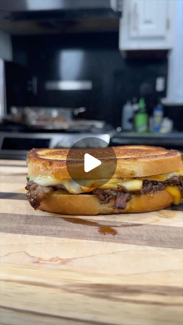 Great Recipes on Instagram: "Oxtail Grilled Cheese
Credit 🎥 @_mrmakeithappen_ 

Shopping list:
3 lbs oxtail
2 tbsps jerk paste
1 tbsp garlic
1 tbsp ginger 
2 cups beef broth
4 slices of cheese
Thick cut Italian bread
2 tbsps butter
2 shallots
Fresh thyme
1/4 tsp browning 
2 limes
. 
.
#mrmakeithappen #grilledcheese #oxtail #sandwich #foodporn #greatrecipes" Oxtail Sandwich, Jerk Paste, Italian Bread, Fresh Thyme, Beef Broth, Limes, Shallots, Grilled Cheese, 2 Cups