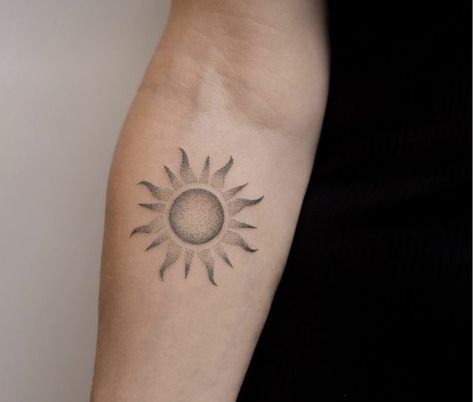 Sun Elbow Tattoo, Sun Rays Tattoo, Simple Sun Tattoo, Fox Glove, Tricep Tattoos, Mother Tattoos For Children, Trippy Tattoo, Sunshine Tattoo, Ray Tattoo