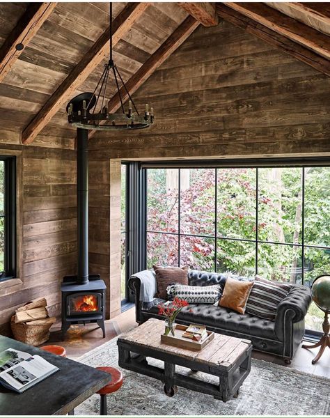 Small Log Cabin Interior, Cabin Interior Design Ideas, Log Cabin Interior Design, Extension Veranda, Reclaimed Wood Mantel, Barndominium Interior, Cabin Interior Design, Log Cabin Interior, Small Log Cabin