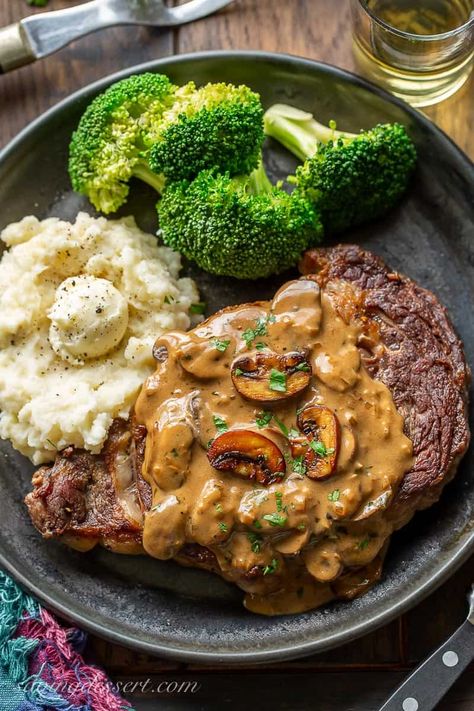 Steak Mushroom Sauce, Mushroom Sauce For Steak, Sauce For Steak, Steak And Mashed Potatoes, Mushroom Sauce Steak, Ground Beef Breakfast, Mushroom Sauce Recipe, Fillet Steak, Classic French Dishes