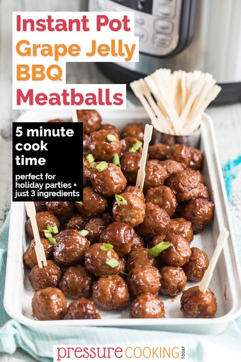 Instant Pot Bbq Meatballs, Instant Pot Grape Jelly, Bbq Grape Jelly Meatballs, Jelly Meatball Recipe, Grape Jelly Meatballs Recipe, Meatball Recipes Crockpot, Jelly Meatballs, Cocktail Meatballs, Grape Jelly Meatballs