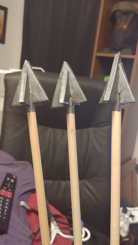 Some prop arrows for the Deviljo bow I plan on making! Medieval Props Diy, How To Make Arrows For A Bow, Prop Making Theatre, Diy Bow And Arrow, Greek Plays, Play Props, Theatre Props, Cardboard Crafts Diy, Vbs Themes