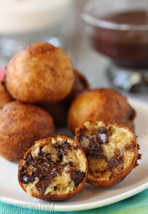 Deep Fried Chocolate Chip Cookie Dough | SugarHero.com Deep Fried Cookie Dough, Fried Cookie Dough, Dessert Original, Ant Killer, Hamburger Soup, Deep Fried Food, Think Food, Fair Food Recipes, Chocolate Chip Cookie Dough