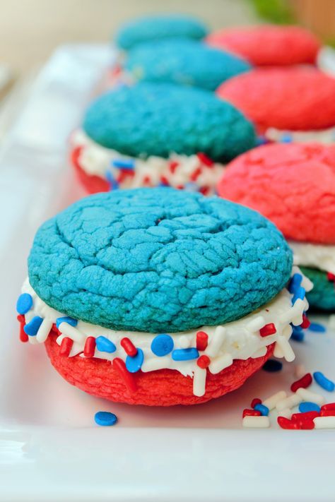 Red White and Blue Whoopie Pie - Pack Momma Cake Mix Whoopie Pies, Cake Batter Dip, Layered Jello, Whoopie Pie Recipe, Fourth Of July Cakes, Sweet Whipped Cream, Patriotic Desserts, 4th Of July Cake, Whoopie Pie