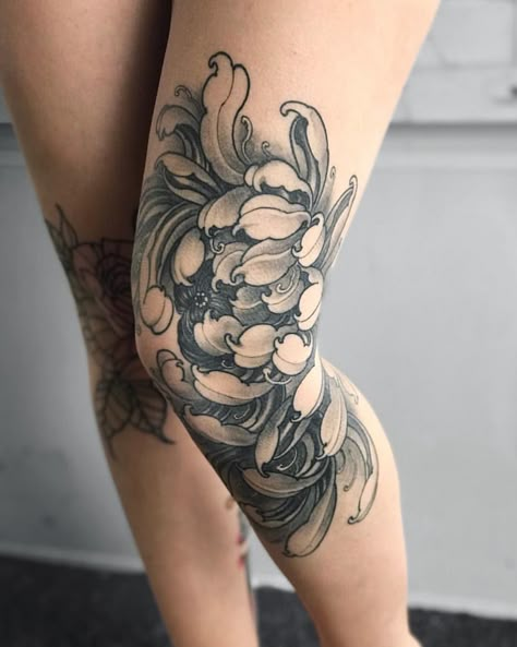 FIBS Tattoos Cowboy, Tattoo Ideas For Woman, Clock Tattoos, Tattoos For Females, Tattoos Tiny, Knee Tattoos, Unique Tattoo Ideas, Chrysanthemum Tattoo, Tattoos Geometric