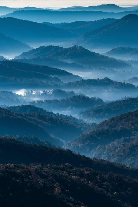 Blue Ridge Mountains Art, Blue Ridge Mountains North Carolina, Mountains North Carolina, Mountain Aesthetic, Vertical Landscape, North Carolina Mountains, Mountain Photography, Blue Ridge Parkway, Blue Ridge Mountains