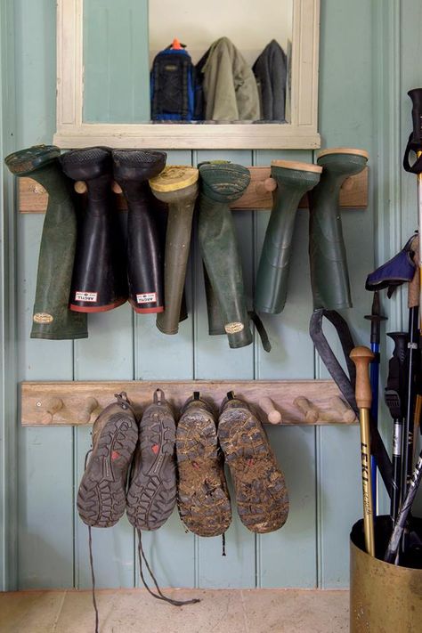 Country Boot Room Utility, Diy Shoe Rack, Mudroom Ideas, Mudroom Entryway, Boot Rack, Boot Storage, Mudroom Laundry Room, Mud Room Storage, Mudroom Design