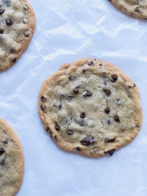 Giant School Lunch Chocolate Chip Cookies - Our Journey To Home Cafeteria Cookies, Cookie Box Recipes, Home Made Cookies Recipe, Baking Chocolate Chip Cookies, Nyc Bakery, Jacques Torres, Pastry Bread, Cookie Exchange Recipes, Giant Chocolate Chip Cookie