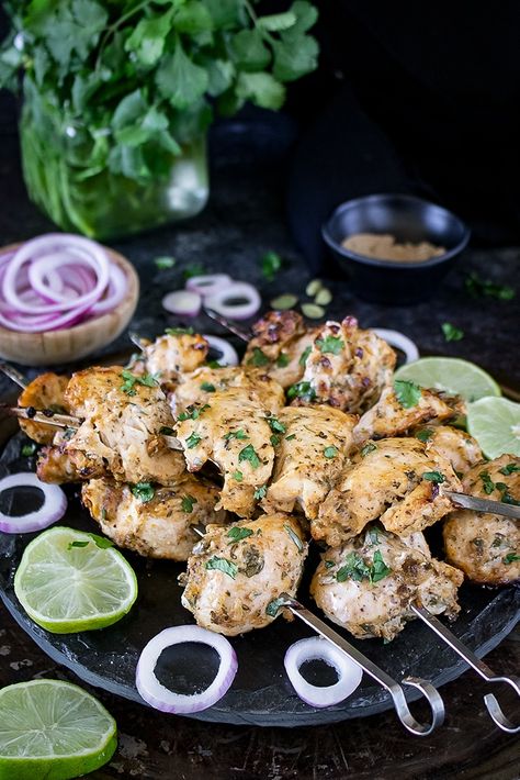 Chicken Malai Tikka, Chicken Tikka Recipe, Malai Tikka, Chicken Malai, Chicken Dishes For Dinner, Malai Chicken, New Chicken Recipes, Desi Khana, Grilled Foods